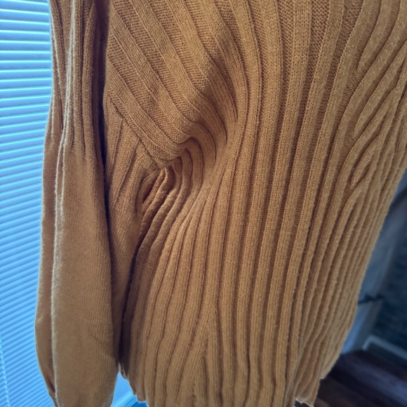 DG2 Sweater - Picture 3 of 5